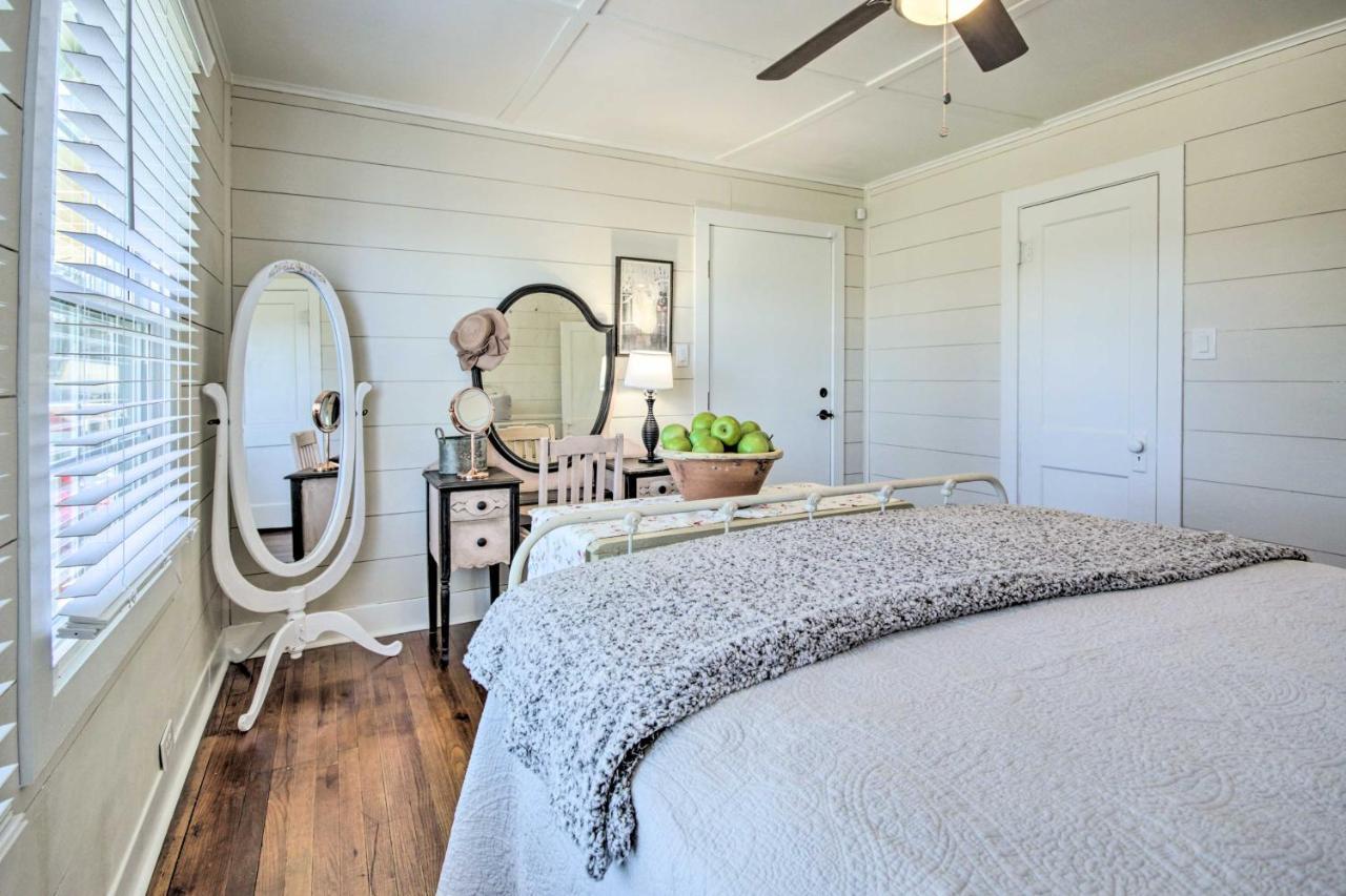 Charming Country Cottage, Walk To Main Street! Tomball Exterior foto
