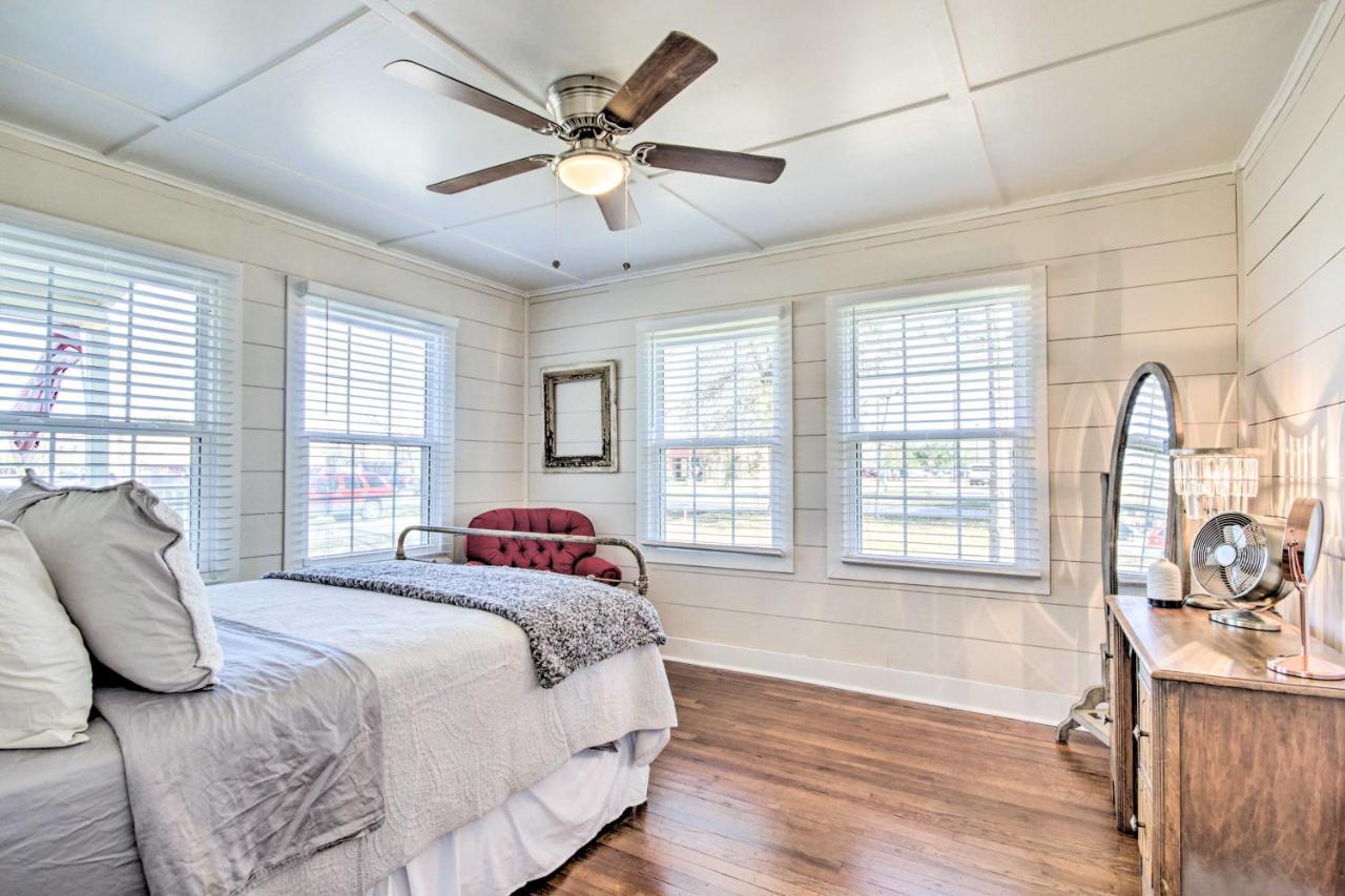 Charming Country Cottage, Walk To Main Street! Tomball Exterior foto